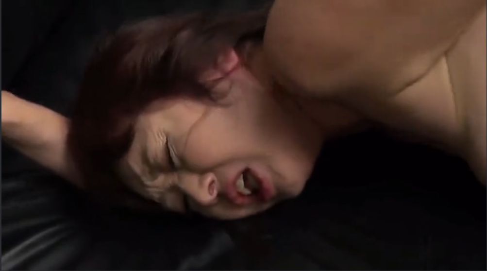 《おがじぐなっちゃう～》イッてもイッても終わらない潮噴きでビショビショになっもお構いなしに犯し尽くす